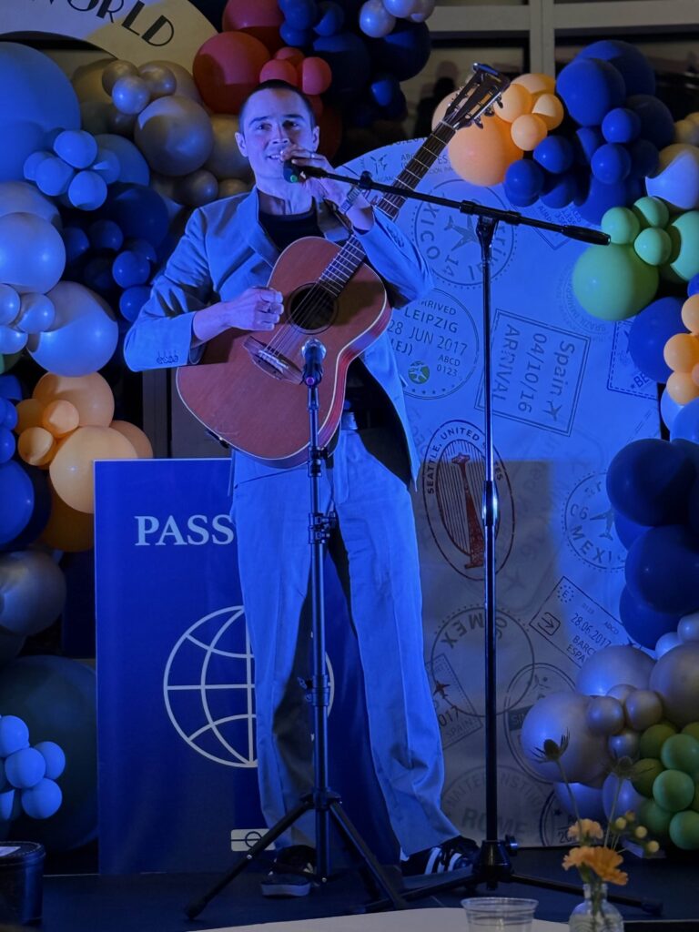 Hank Lemon singing "Cedar River"