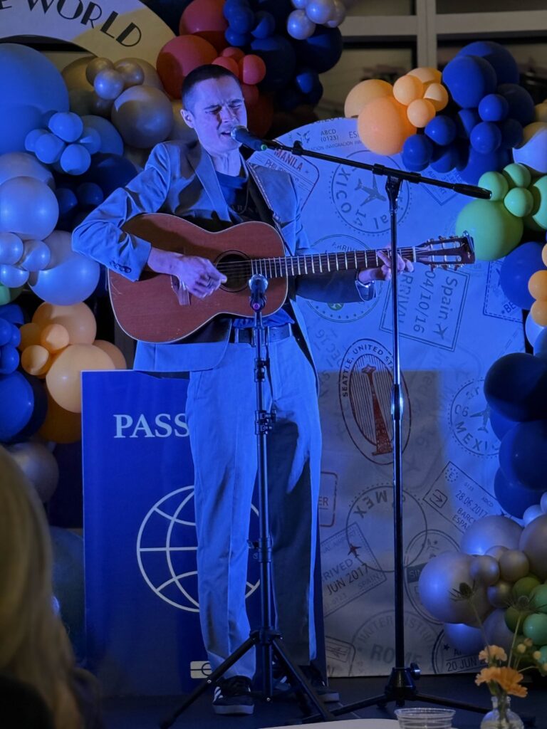 Hank Lemon singing "Cedar River"